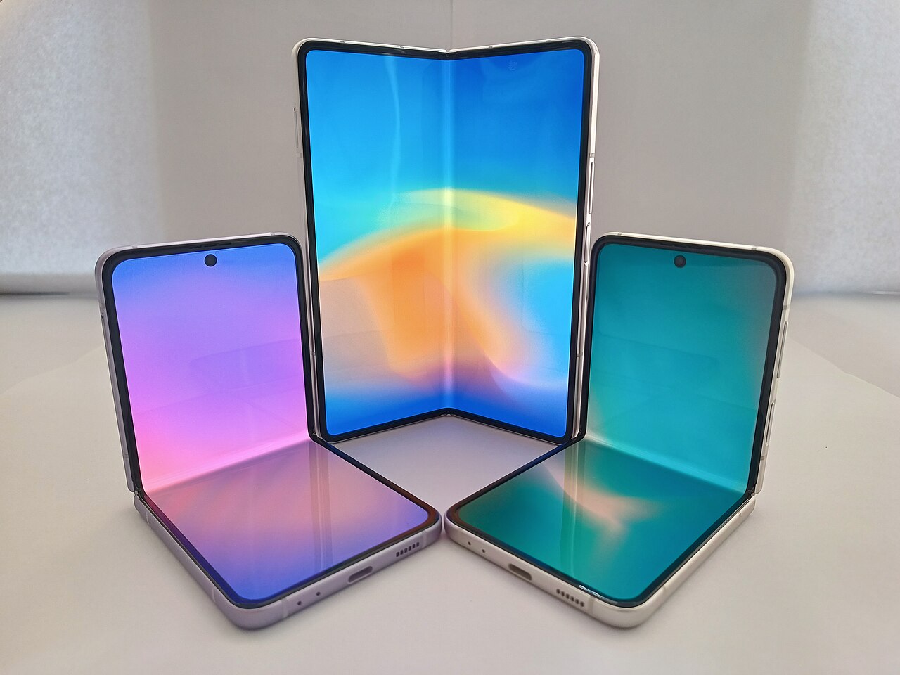 foldable smartphone